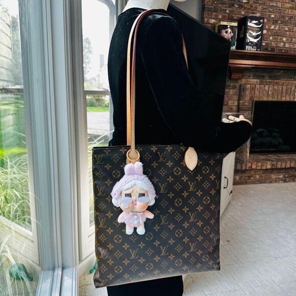 Louis Vuitton Carry It Tote - Picture 15 of 15